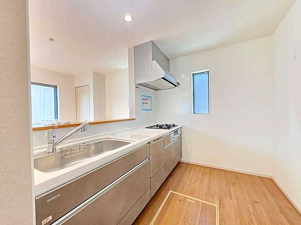 【キッチン】☆4号棟☆【システムキッチン】食洗機付きのシステムキッチン♪広いシンクと作業台でお料理前後も快適です♪