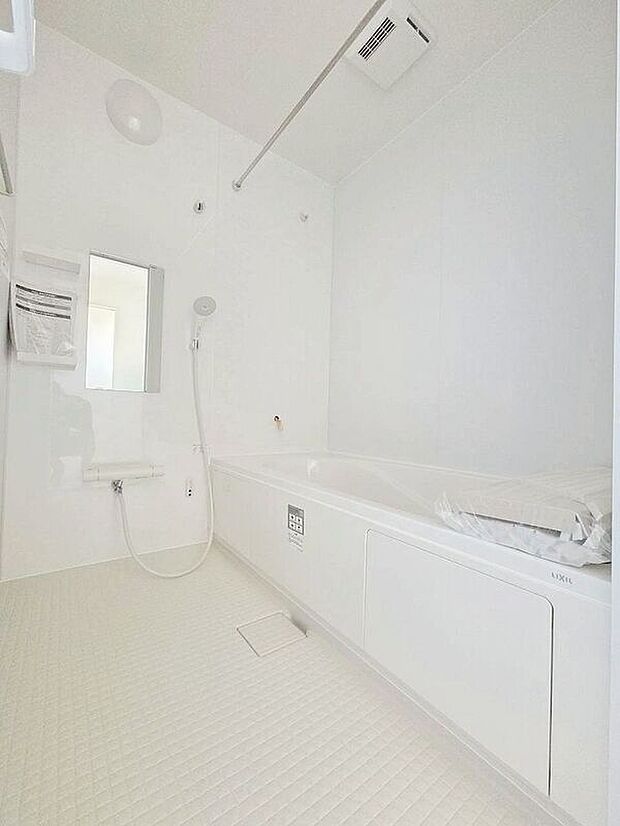 【バス】☆2号棟☆【ユニットバス】ゆったりとした1坪タイプのユニットバス♪足を伸ばして1日の疲れを癒すバスタイム♪