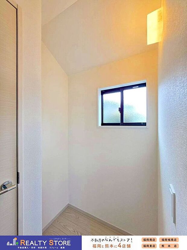 【室内】☆1号棟☆【書庫】書類や本をすっきり整理できる、便利な収納空間♪