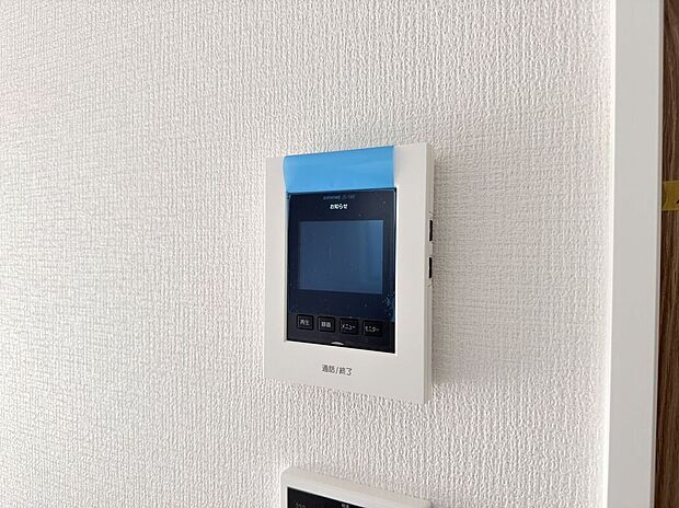 【その他設備】【TVモニター付インターホン】今や当たり前の設備ですが、お子様の留守番時にも重宝する必須防犯アイテムです。留守中に誰が訪ねてきたのかも確認できますし、在宅中も「見える安心」がそこにあります。