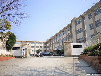 福岡市立香椎東小学校 460m