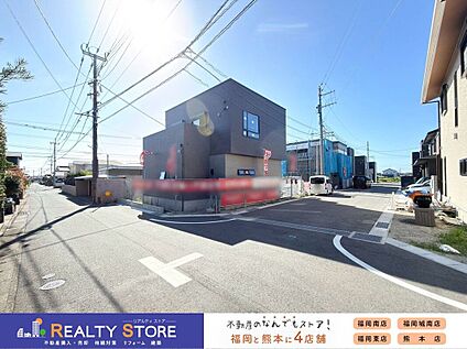 前面道路含む外観