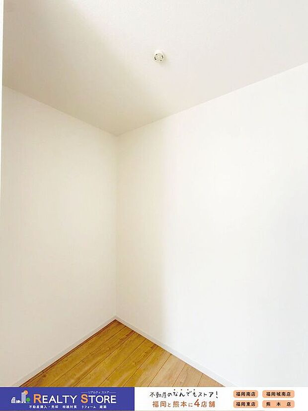 【同仕様画像 (その他内観)】【同仕様写真】収納力の高いウォークインクローゼット♪大物やシーズンオフの収納に便利です♪