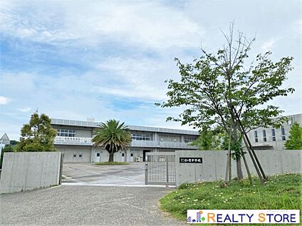 宗像市立日の里中学校 750m