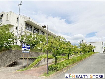 篠栗町立篠栗北中学校 1620m