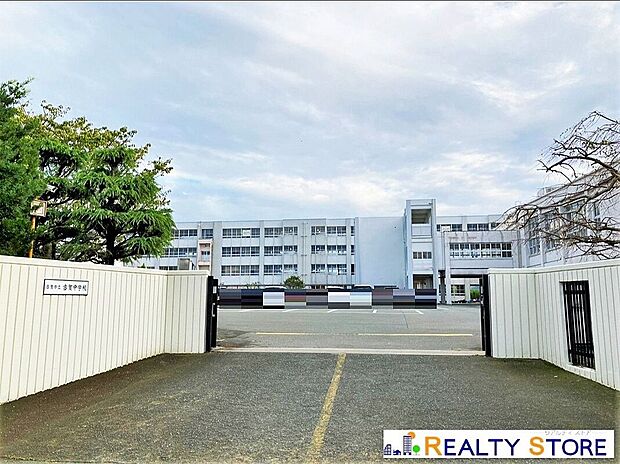古賀市立古賀中学校(約1,600m)