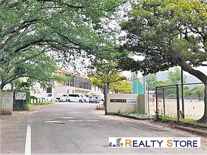 宗像市立自由ケ丘小学校 900m