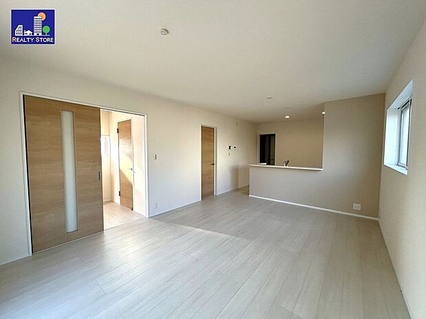 ☆リビング☆上品で清潔感のあるホワイトの床♪家具や小物を引き立て、お部屋の雰囲気を変えることができます♪