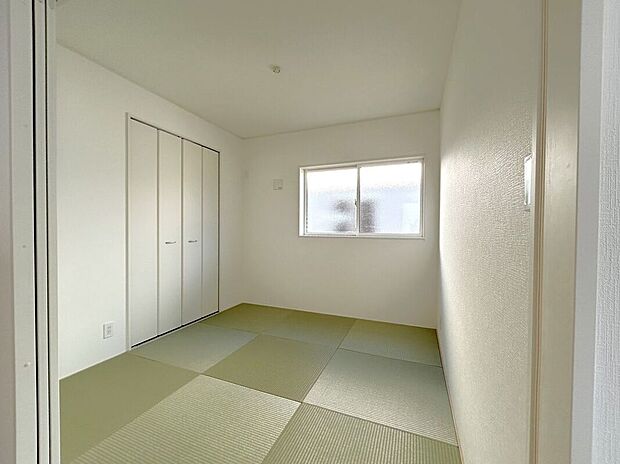 ☆和室☆リビングに面したほっと安らぐ和の空間♪お子様の室内遊び場や来客時に重宝する一部屋です♪