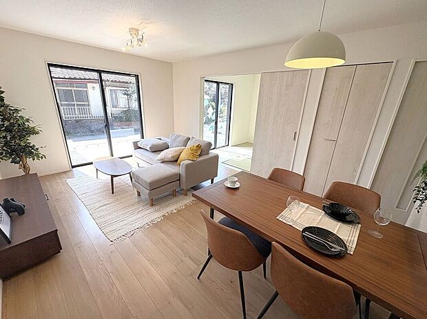 ☆リビング☆明るく開放的なリビングダイニング♪家族がゆったり過ごせる空間です♪