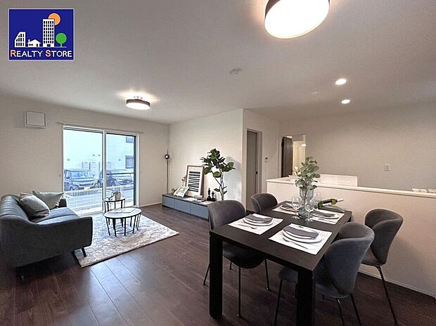 ☆リビング☆16.7帖のリビング♪主要採光南向きで陽当り良好♪