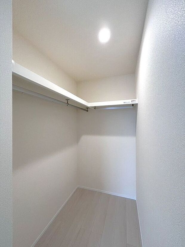 ☆WIC(7.5帖洋室)☆たっぷり収納いただけるので、毎日のコーディネートが楽しくなります♪