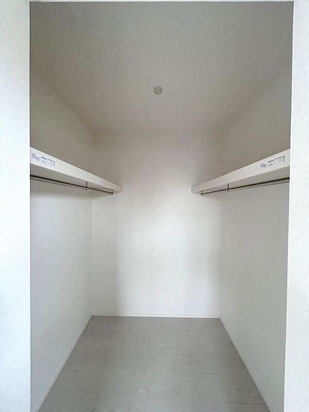 ☆WIC(7帖洋室)☆たっぷり収納いただけるので、毎日のコーディネートが楽しくなります♪