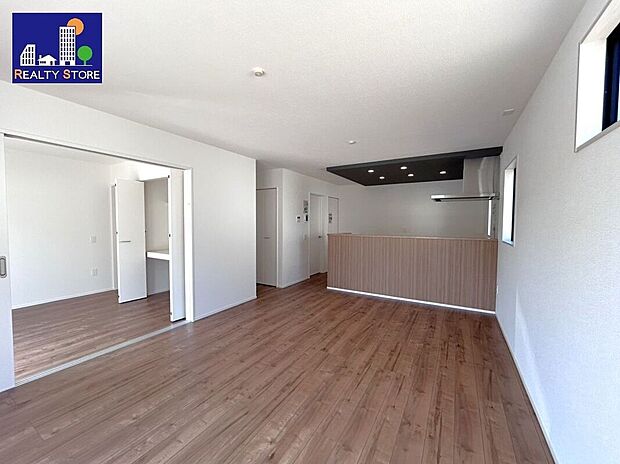 ☆リビング☆折り下げ天井が空間のアクセントになった開放的なLDK♪