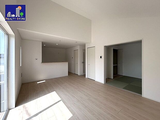 ☆リビング☆家具を置いてもゆとりの広さ♪17.5帖の広々としたリビング♪