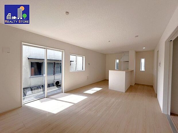 ☆リビング☆明るく開放的なリビングダイニング♪家族がゆったり過ごせる空間です♪