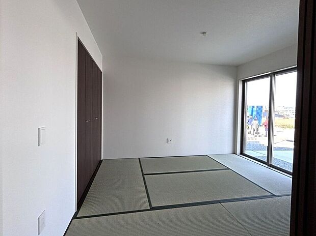 ☆和室☆あると嬉しい和の一部屋♪お子様のお昼寝スペースや客間、お友達やご親戚のお泊り部屋としても使えます♪