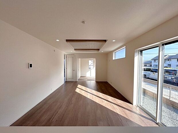 ☆リビング☆明るく開放的なリビングダイニング♪家族がゆったり過ごせる空間です♪