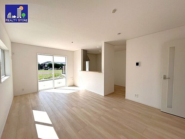 ☆リビング☆明るく開放的なリビングダイニング♪家族がゆったり過ごせる空間です♪