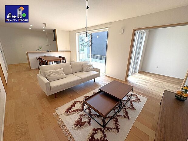 ☆リビング☆明るく開放的なリビングダイニング♪家族がゆったり過ごせる空間です♪