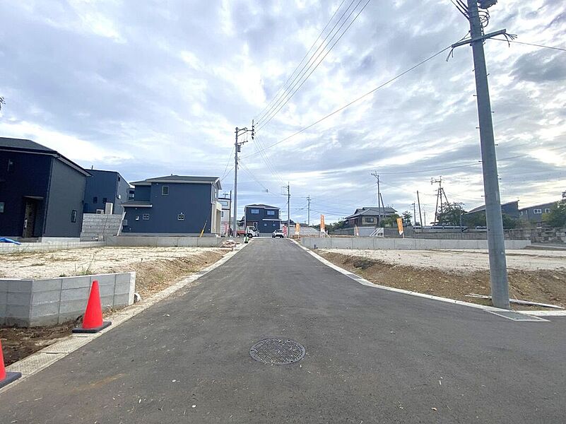 前面道路含む外観