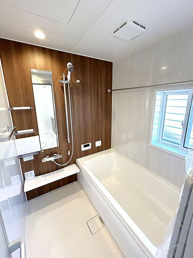 【バス】☆浴室☆1坪タイプのユニットバス♪足を伸ばしてゆったりとご入浴頂けます♪一日の疲れを癒す空間です♪