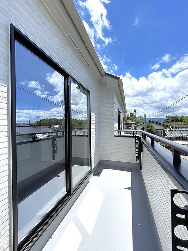 【バルコニー】☆バルコニー☆日当たりが良く、お洗濯物がよく乾きます♪