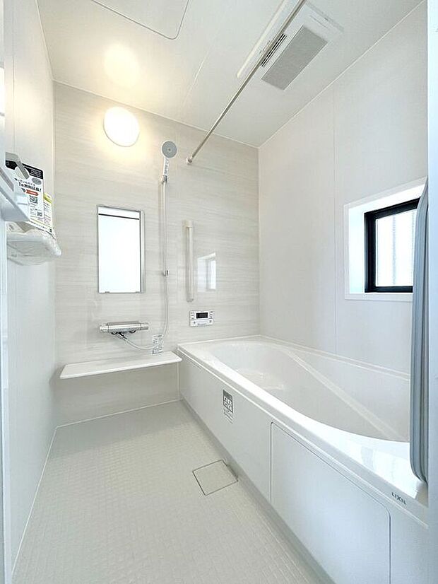 【バス】☆浴室☆1坪タイプのユニットバス♪足を伸ばしてゆったりとご入浴頂けます♪一日の疲れを癒す空間です♪