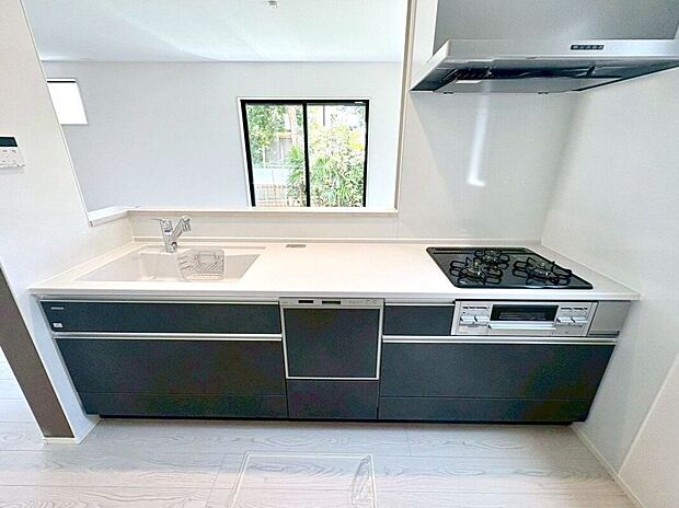 【キッチン】☆キッチン☆3口コンロが嬉しいキッチン♪シンクや作業スペースも広くお料理しやすいキッチンです♪