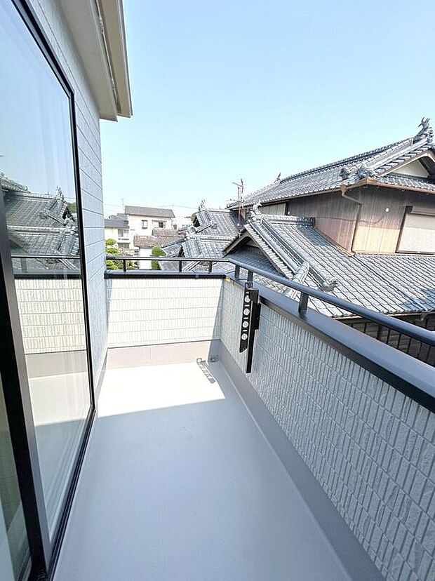 【バルコニー】☆バルコニー☆南向きに面しているので陽当たりも良くお洗濯物もよく乾きます♪