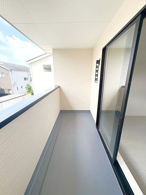 【バルコニー】☆バルコニー☆南向きに面しているので陽当たりも良くお洗濯物もよく乾きます♪