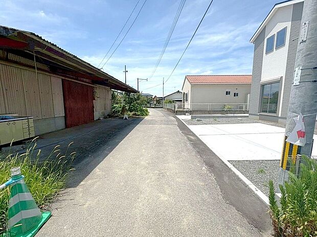 【前面道路含む外観】☆前面道路☆