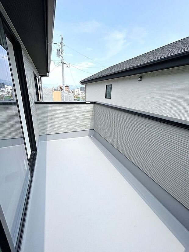 【バルコニー】☆バルコニー(8.8帖洋室側)☆日当たり風通し良好です♪