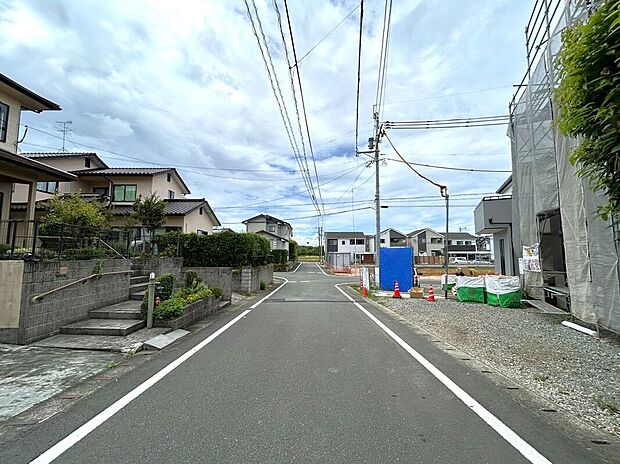 【前面道路含む外観】☆前面道路☆