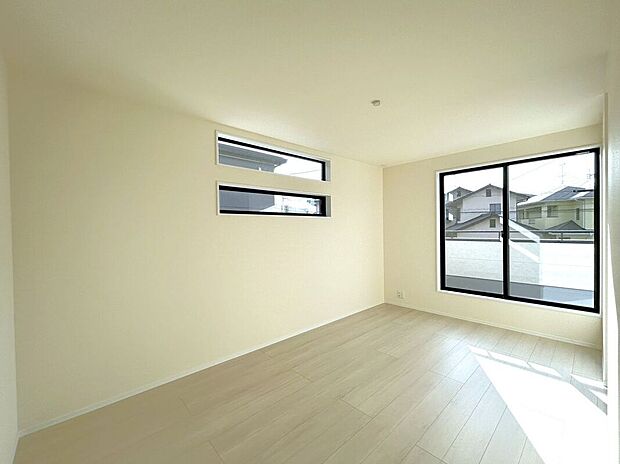 【寝室】☆7.5帖洋室☆バルコニーに面した明るいお部屋♪主寝室におすすめです♪