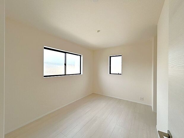 【室内】☆6帖洋室☆2面採光で明るく家具の配置がしやすいお部屋♪