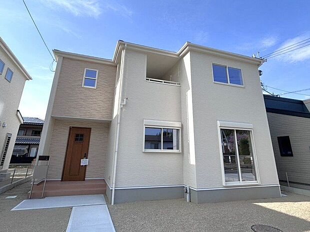 【外観】☆2号棟・外観☆ベージュ×アイボリー♪