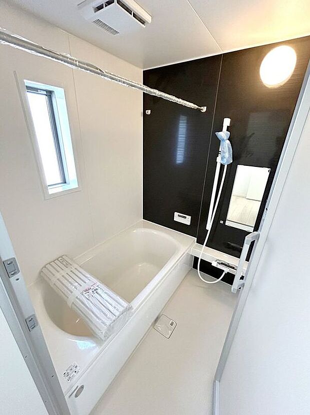 【バス】☆浴室☆1坪タイプのユニットバス♪足を伸ばしてゆったりとご入浴頂けます♪一日の疲れを癒す空間です♪