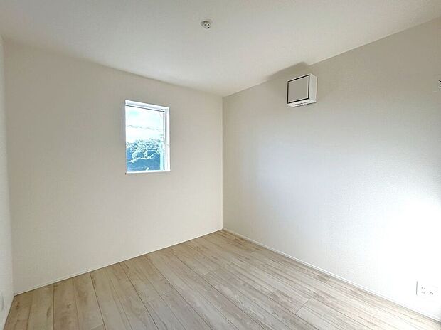 【室内】☆4.75帖洋室ベッドや学習机を置いてお子様部屋におすすめです♪