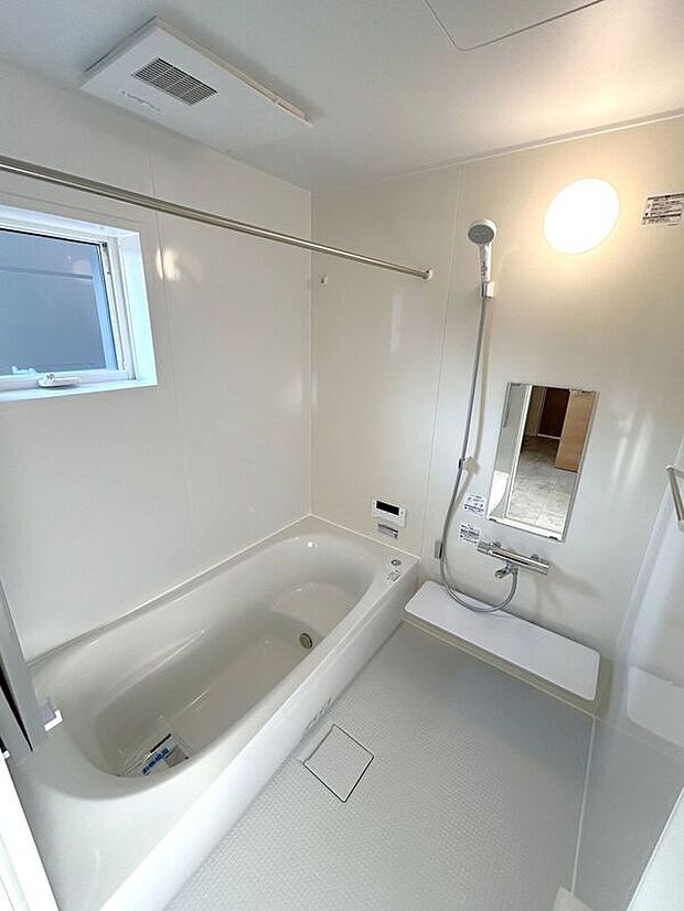 【バス】☆浴室☆1坪タイプのユニットバス♪足を伸ばしてゆったりとご入浴頂けます♪一日の疲れを癒す空間です♪