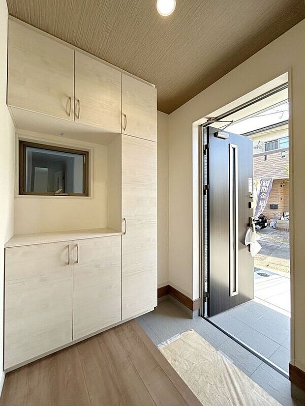 【玄関】☆シューズボックス☆飾り棚の付いたシューズボックス♪フォトフレームやお花を飾ってお洒落な玄関スペースに♪