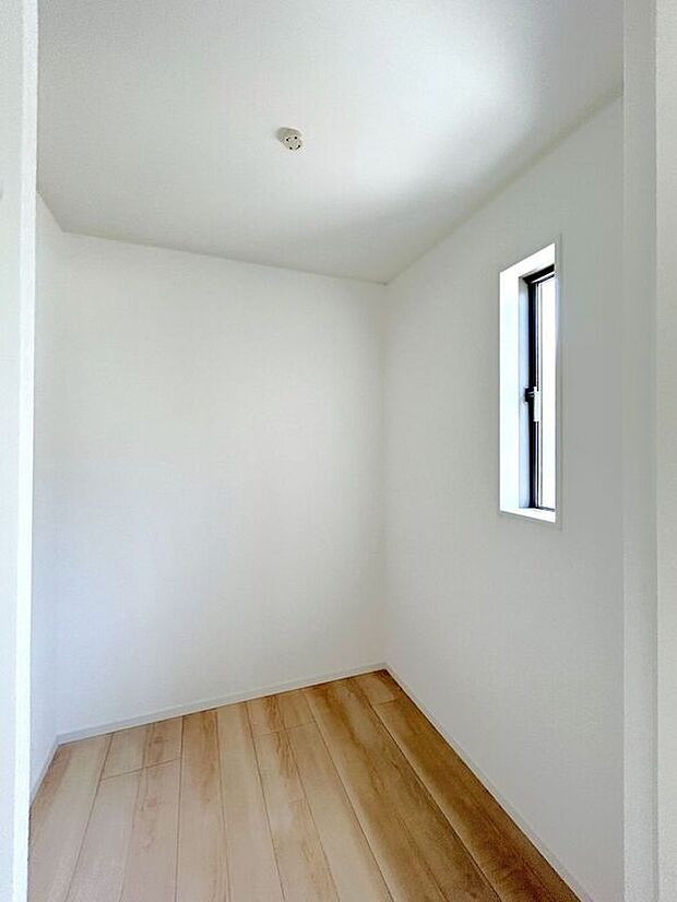 【収納】☆WIC(6.7帖洋室)☆お洋服からお荷物までスッキリ収納いただけます♪