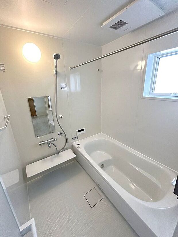 【バス】☆浴室☆1坪タイプのユニットバス♪足を伸ばしてゆったりとご入浴頂けます♪一日の疲れを癒す空間です♪