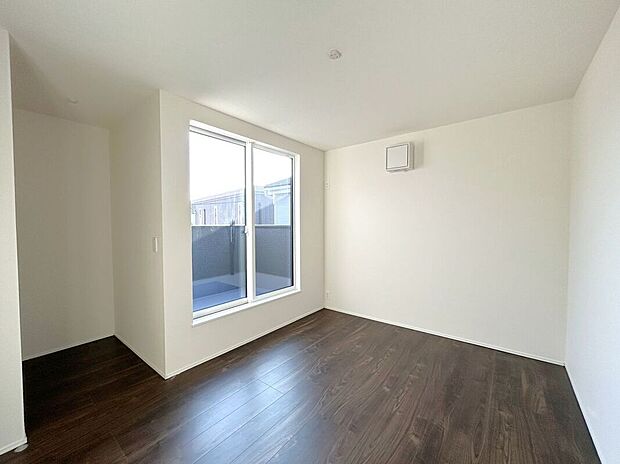 【寝室】☆6帖洋室☆バルコニーに面した明るいお部屋♪主寝室におすすめです♪