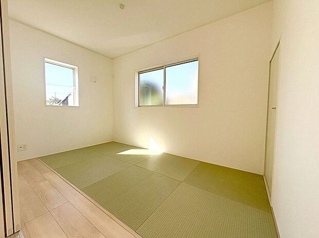 【室内】☆和室☆リビングに面したほっと安らぐ和の空間♪お子様の室内遊び場や来客時に重宝する一部屋です♪