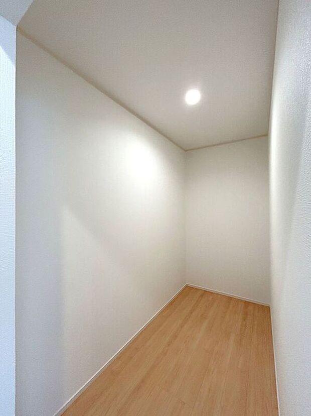 【収納】☆パントリー☆出番の少ないキッチン家電や、お酒やお米、食料の備蓄などもたっぷり収納♪散らかりがちなキッチンをすっきりさせてくれる嬉しい収納スペースです!