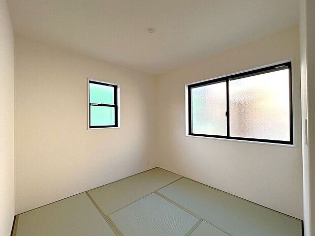 【室内】☆和室☆リビングに面したほっと安らぐ和の空間♪お子様の室内遊び場や来客時に重宝する一部屋です♪