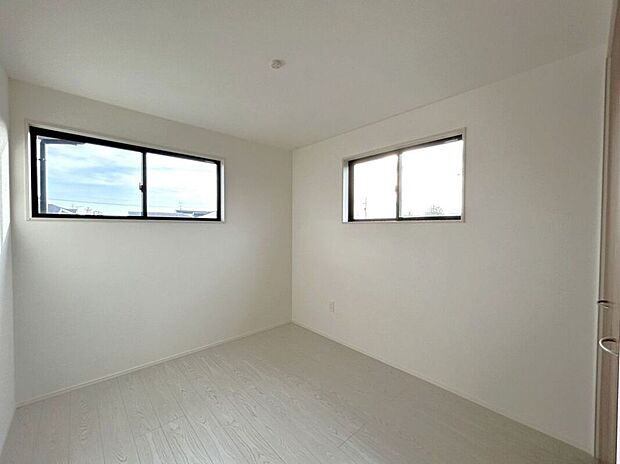 【室内】☆5.2帖洋室☆2面採光♪ベッドや学習机を置いてお子様部屋におすすめです♪