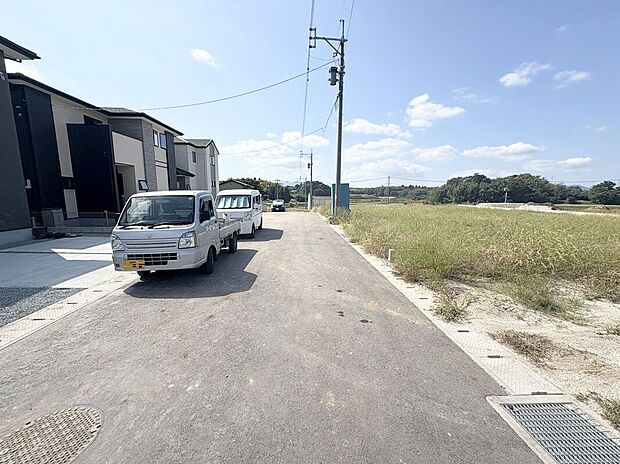 【前面道路含む外観】☆前面道路☆