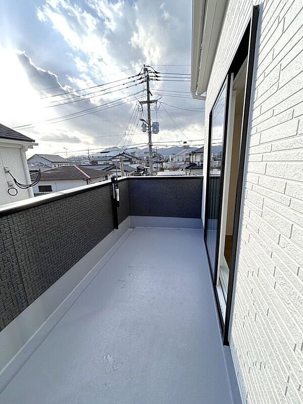 【バルコニー】☆バルコニー☆南向きに面しているので陽当たりも良くお洗濯物もよく乾きます♪
